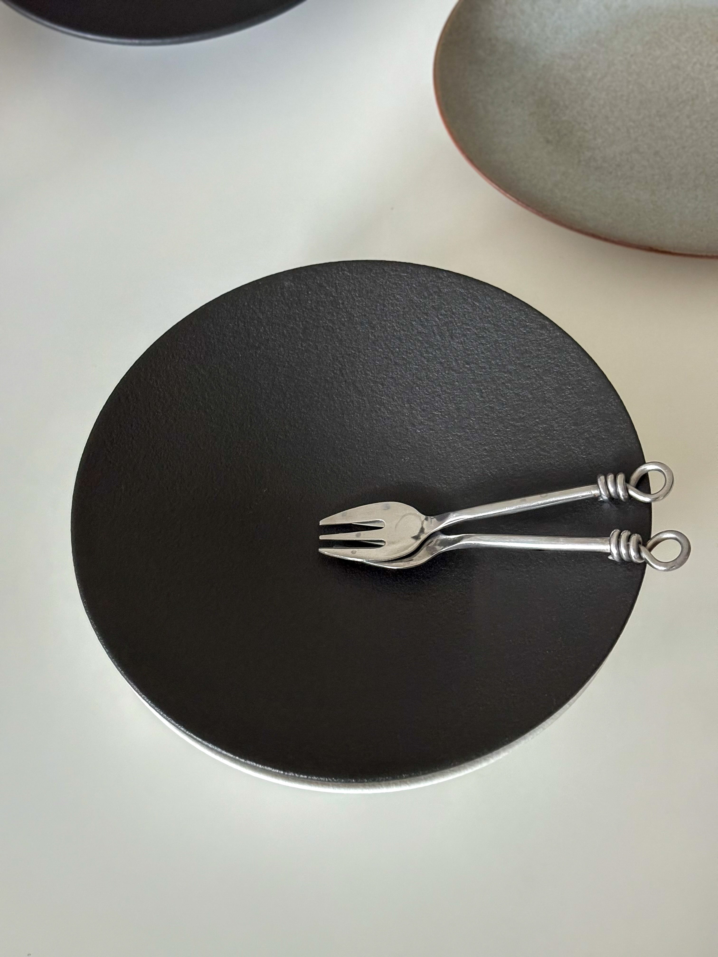 Nubo Matt Plate - Black